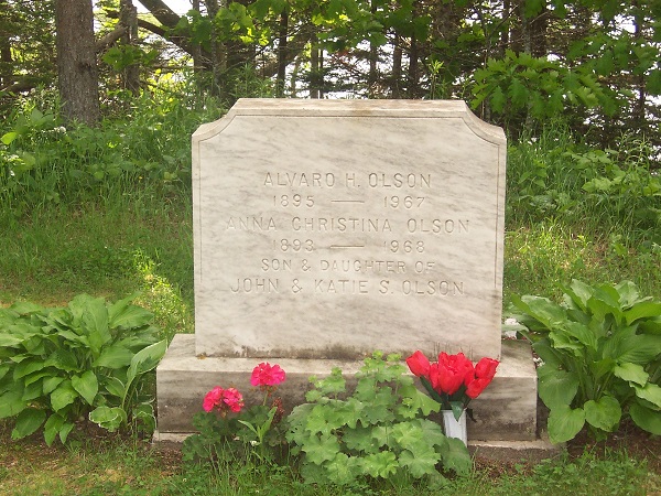 Alvaro and Christina Olson's headstone